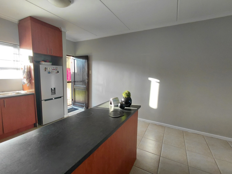 To Let 2 Bedroom Property for Rent in Kabega Park Eastern Cape